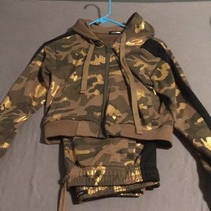 💜NWOT camo fashion nova track suit